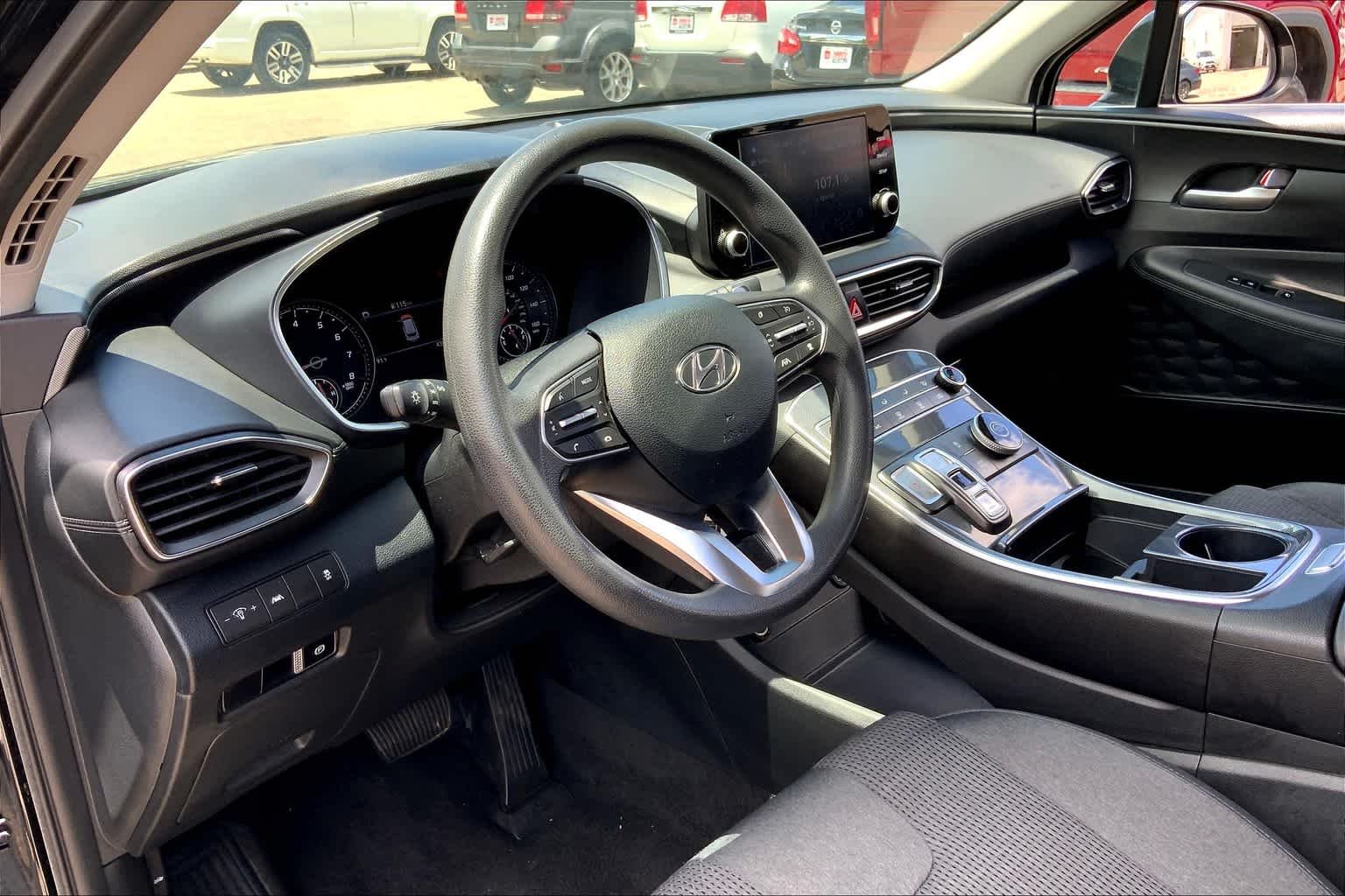 Used 2021 Twilight Black Hyundai SE image 16