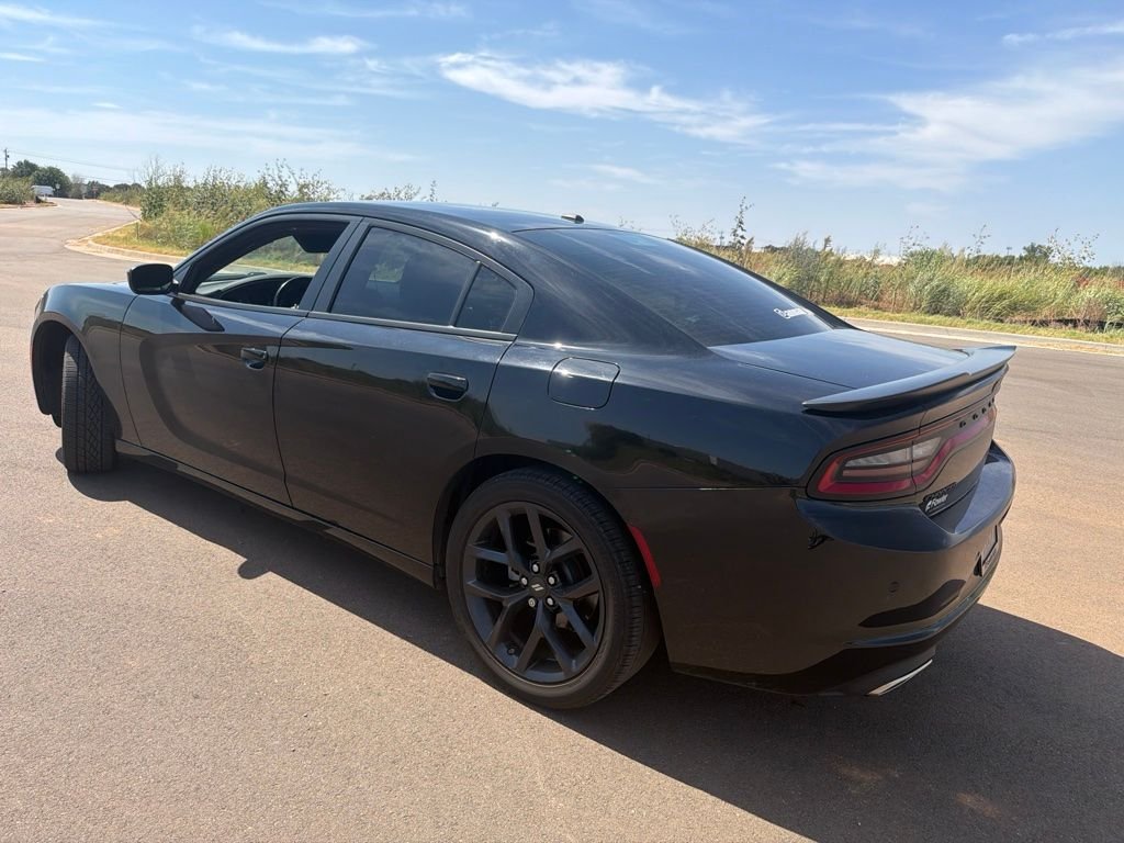Used 2022 Pitch Black Clearcoat Dodge SXT image 10