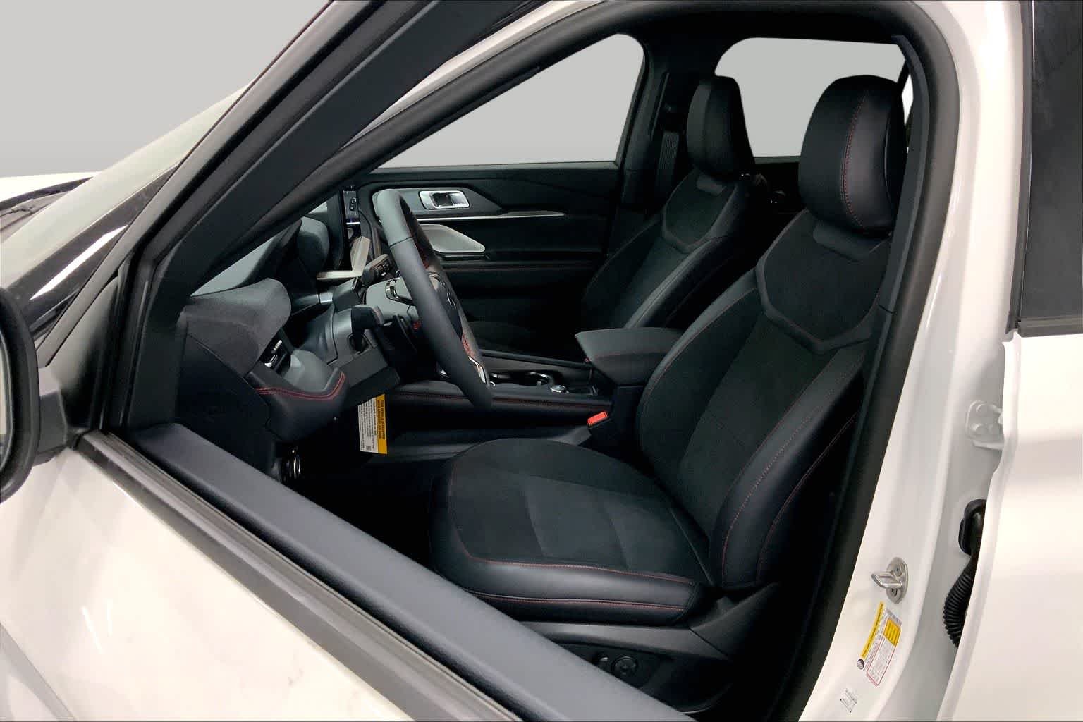 New 2026 Star White Metallic Tri-Coat Ford ST image 8