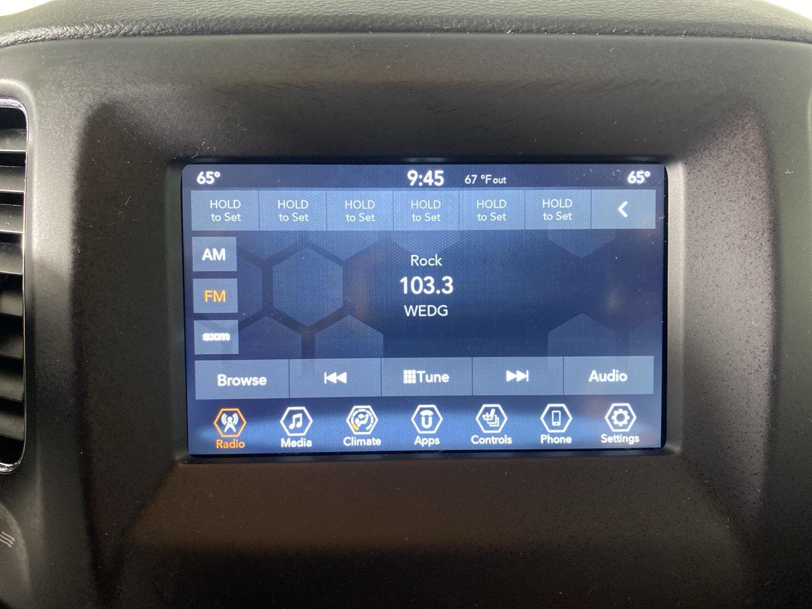 Used 2021 Olive Green Pearlcoat Jeep Latitude image 27