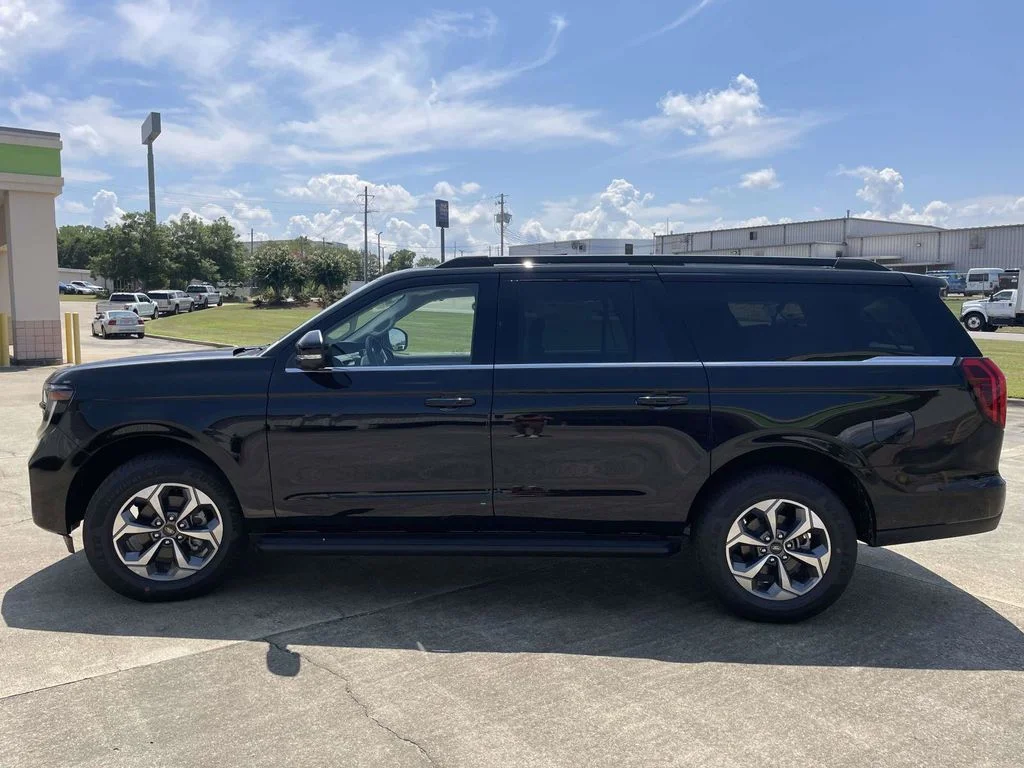 New 2027 Black Ford Active image 6