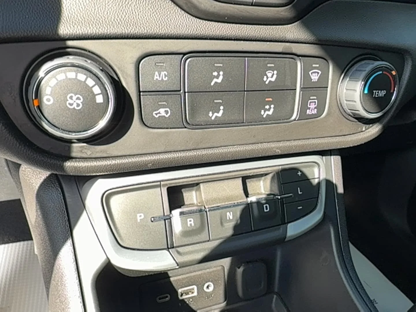 Used 2024 Sterling Metallic GMC SLE image 15