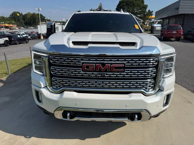 Used 2021 White GMC Denali image 2