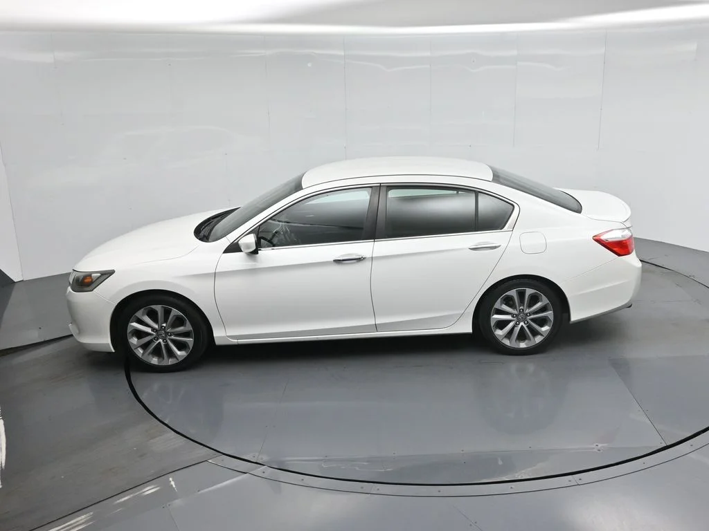 Used 2013  Honda Sport image 38