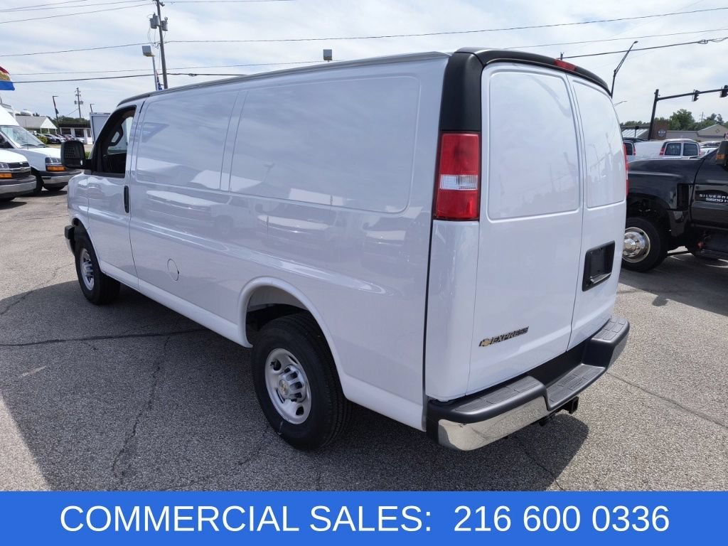 2025 Chevrolet Express Cargo Work Van - Photo 11