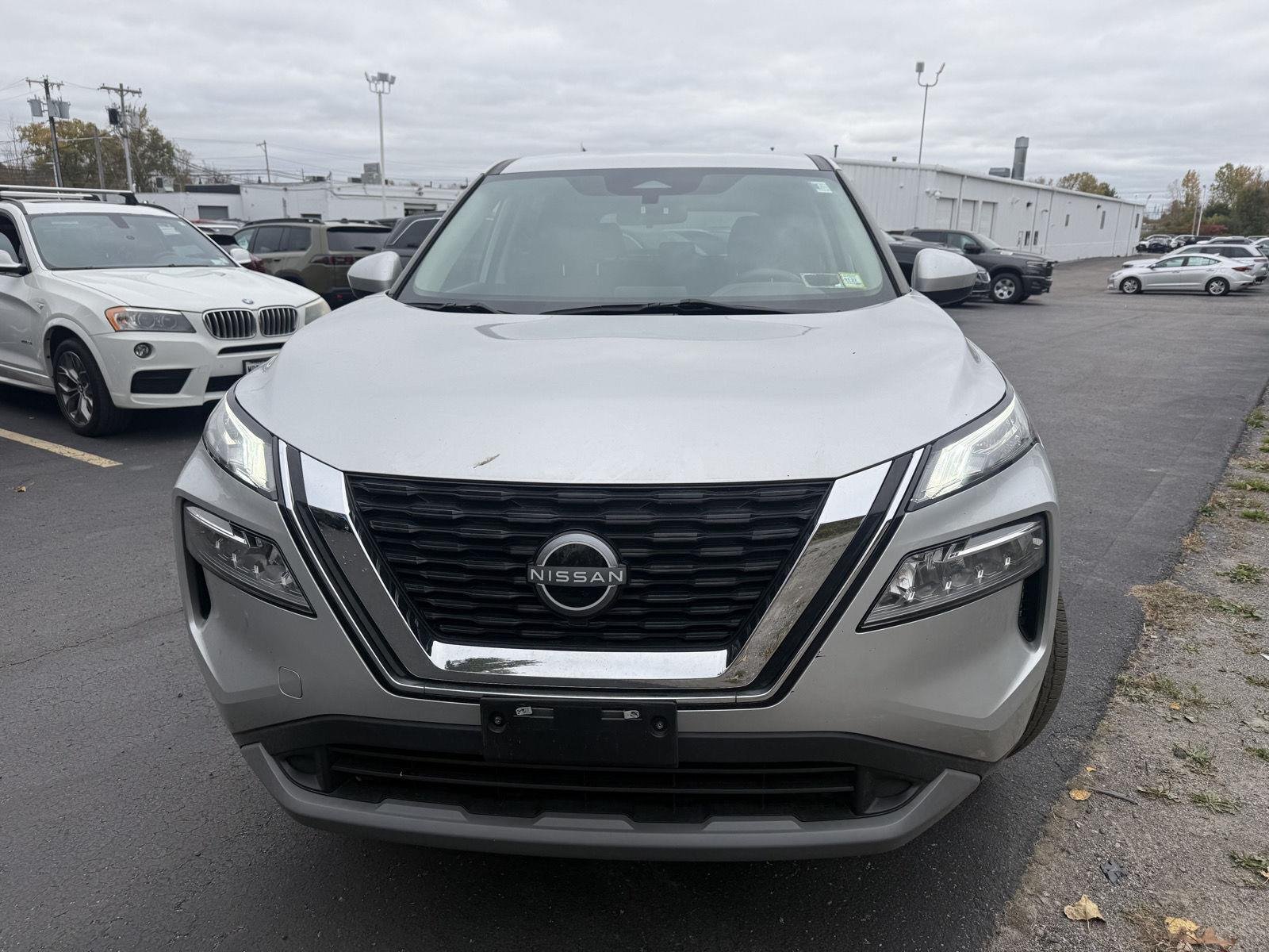 Used 2023 Brilliant Silver Metallic Nissan SV image 4