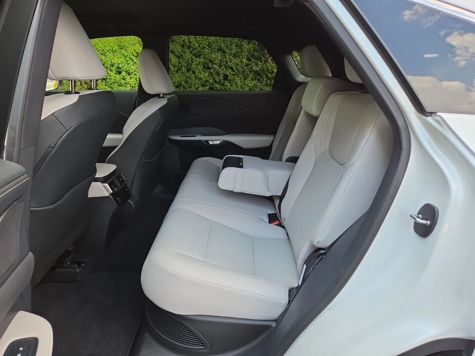 Used 2026 White Lexus 350h Premium image 9