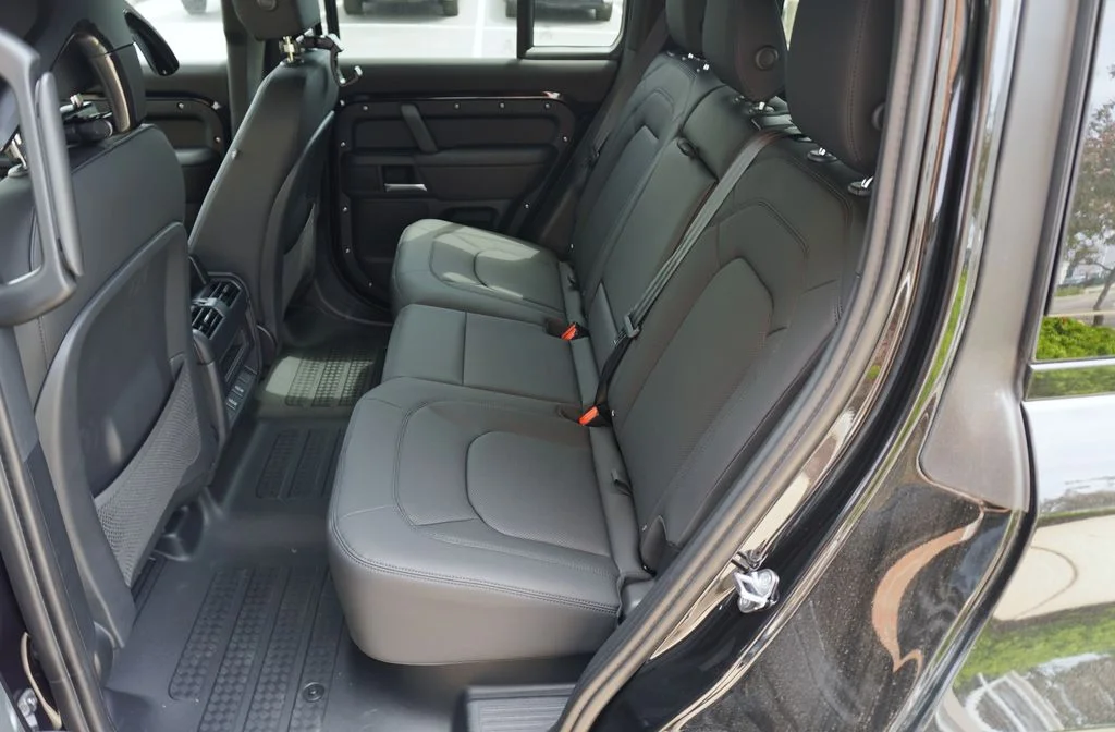Used 2026 Black Land Rover X-Dynamic SE image 28