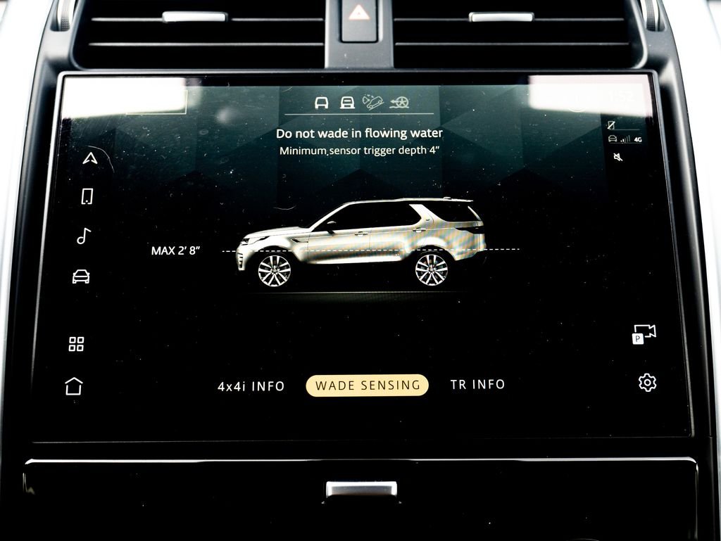 Used 2024 Gray Land Rover Dynamic SE image 27