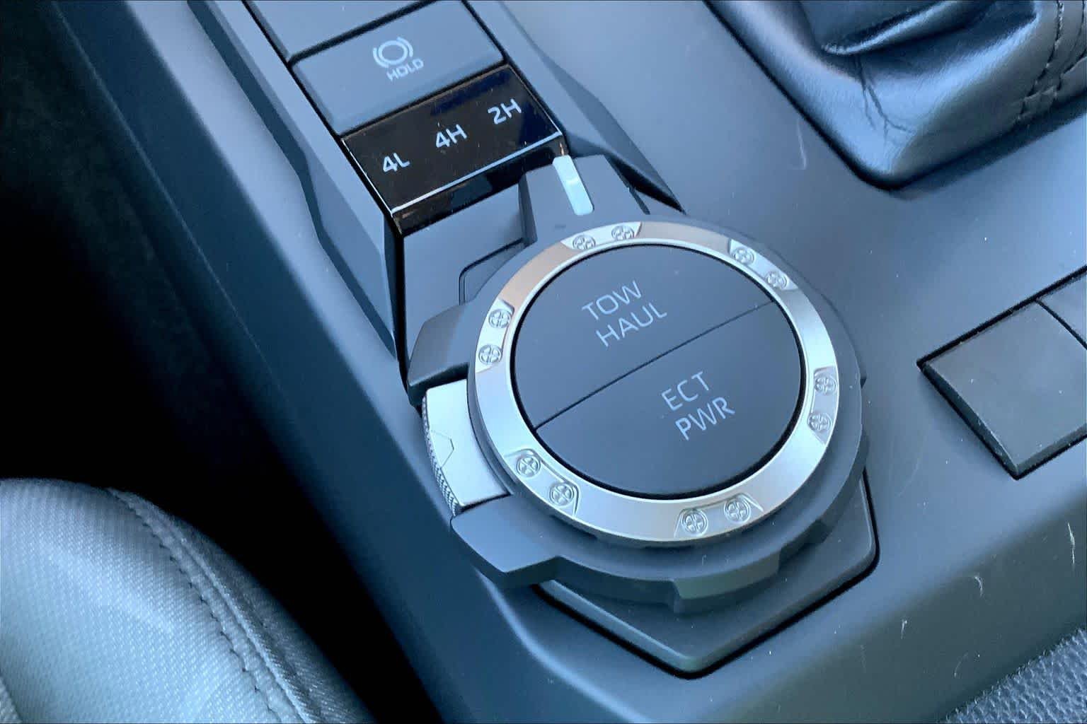 2025 Toyota Tacoma SR5 - Photo 18