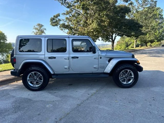 Used 2020 Silver Jeep Unlimited Sahara image 9