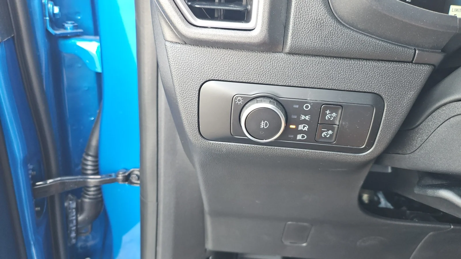 New 2026 Velocity Blue Metallic Ford Outer Banks 4WD image 14