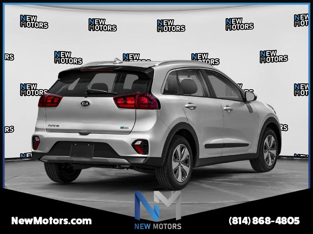 Used 2020 Silky Silver Kia LX image 2