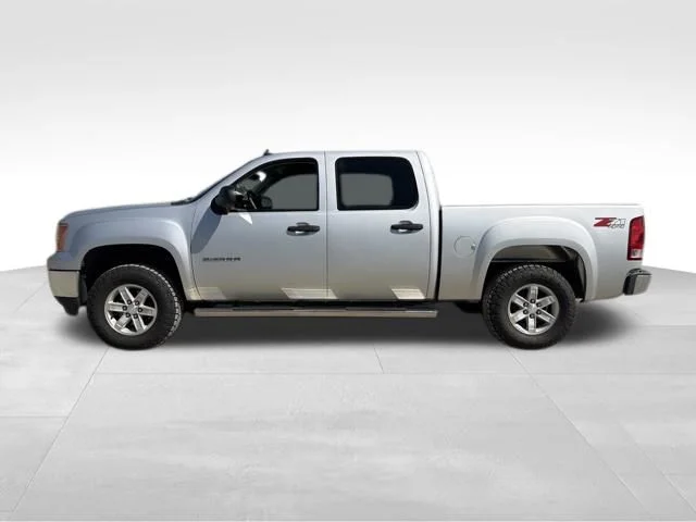 Used 2013 Silver GMC SLE image 8