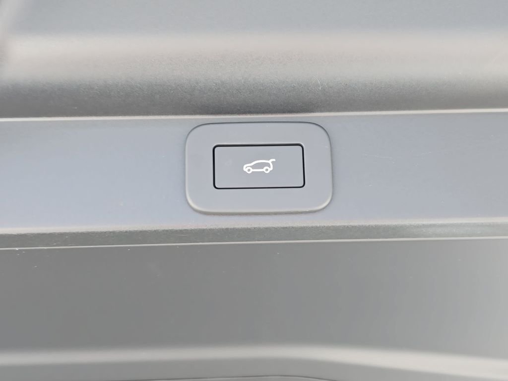 New 2026 Sunset Gold Satin Land Rover SE image 13