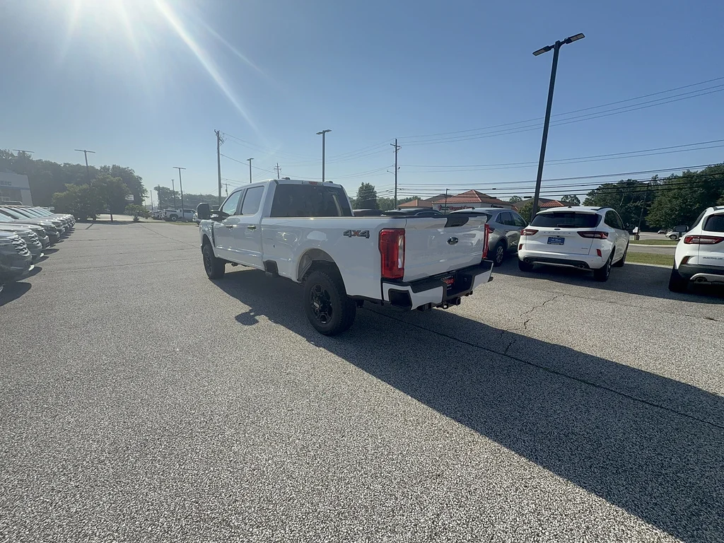New 2026 Oxford White Ford XL image 3