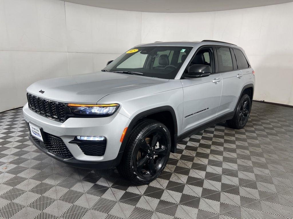 Used 2025 Silver Zynith Jeep Limited image 3