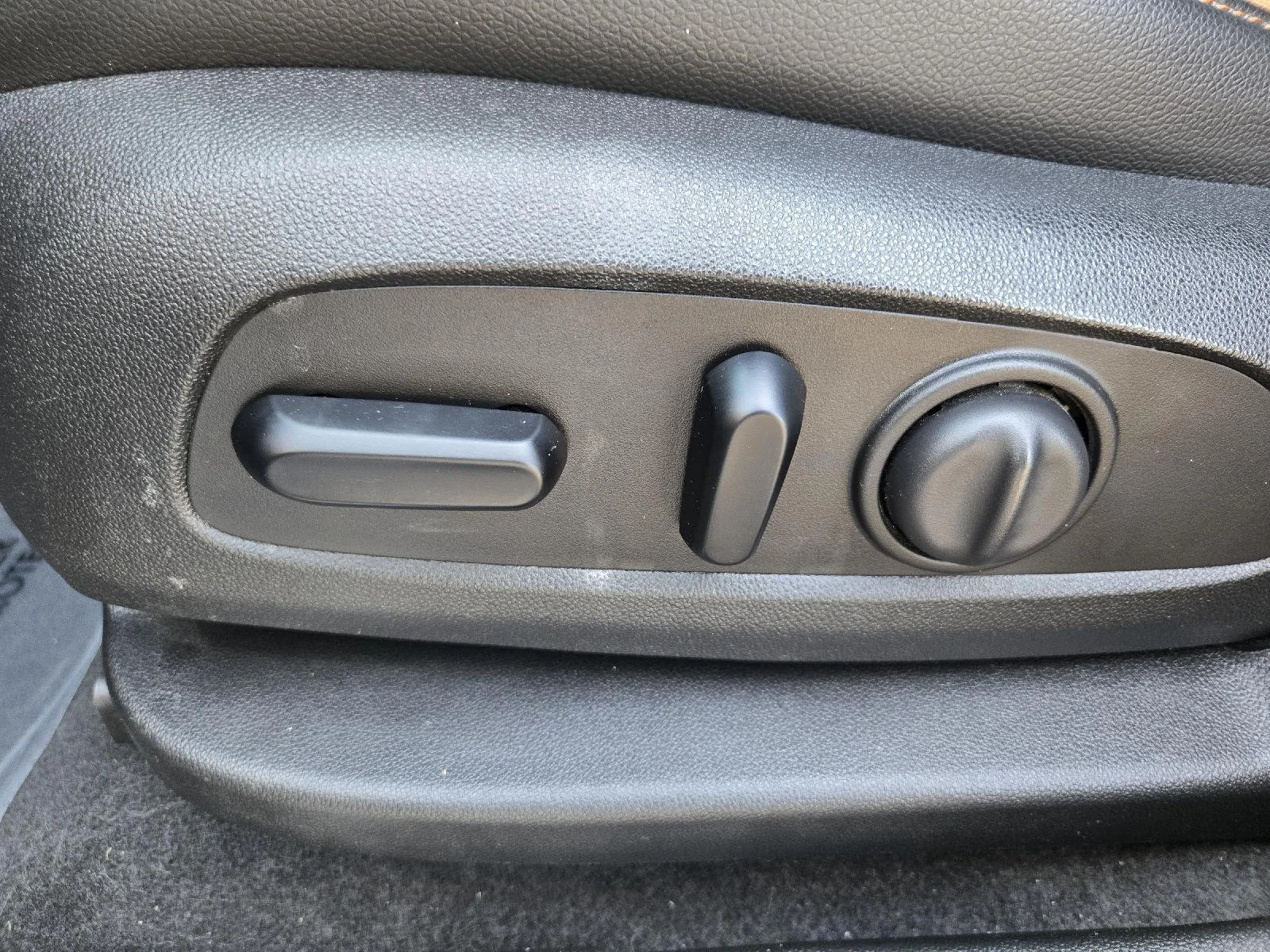 Used 2020 Ebony Twilight Metallic GMC AT4 image 14