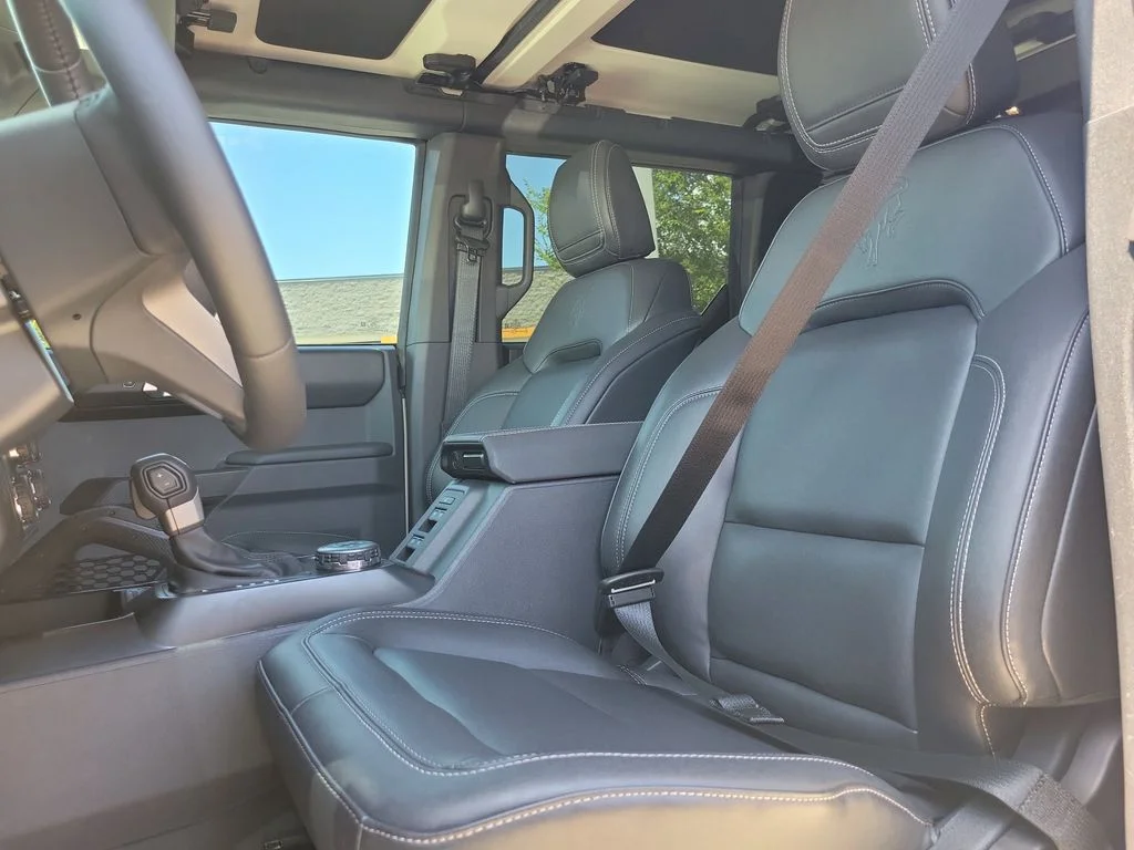 Used 2025 Desert Sand Ford Badlands image 17
