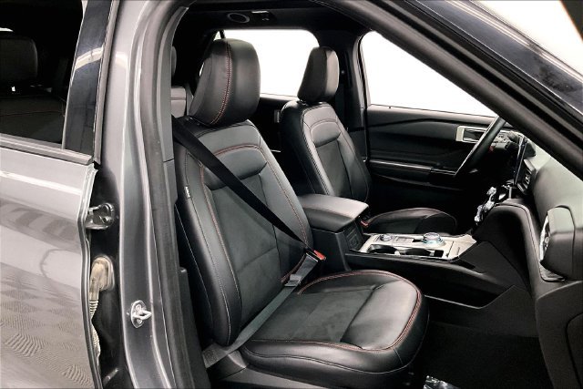 Used 2024 Carbonized Gray Metallic Ford ST-Line image 8