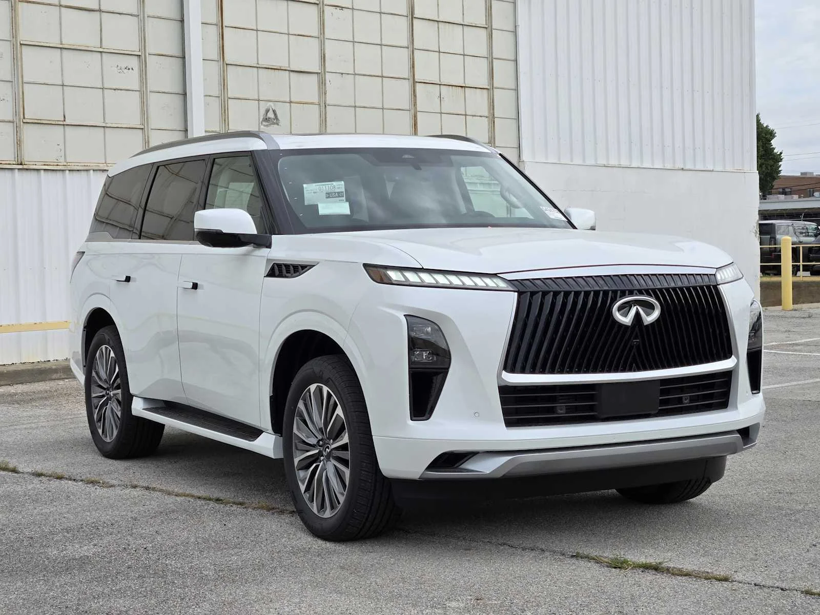 New 2026 RADIANT WHITE INFINITI Luxe 2WD image 2