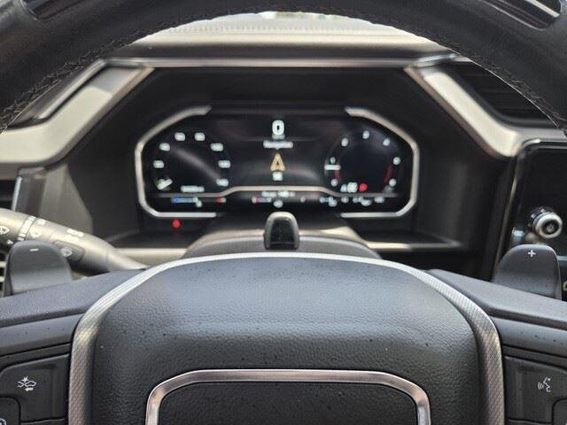 Used 2022 White Frost Tricoat GMC Denali image 15