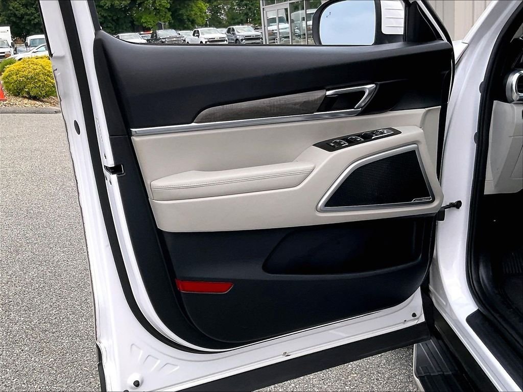 Used 2021 White Kia EX image 9