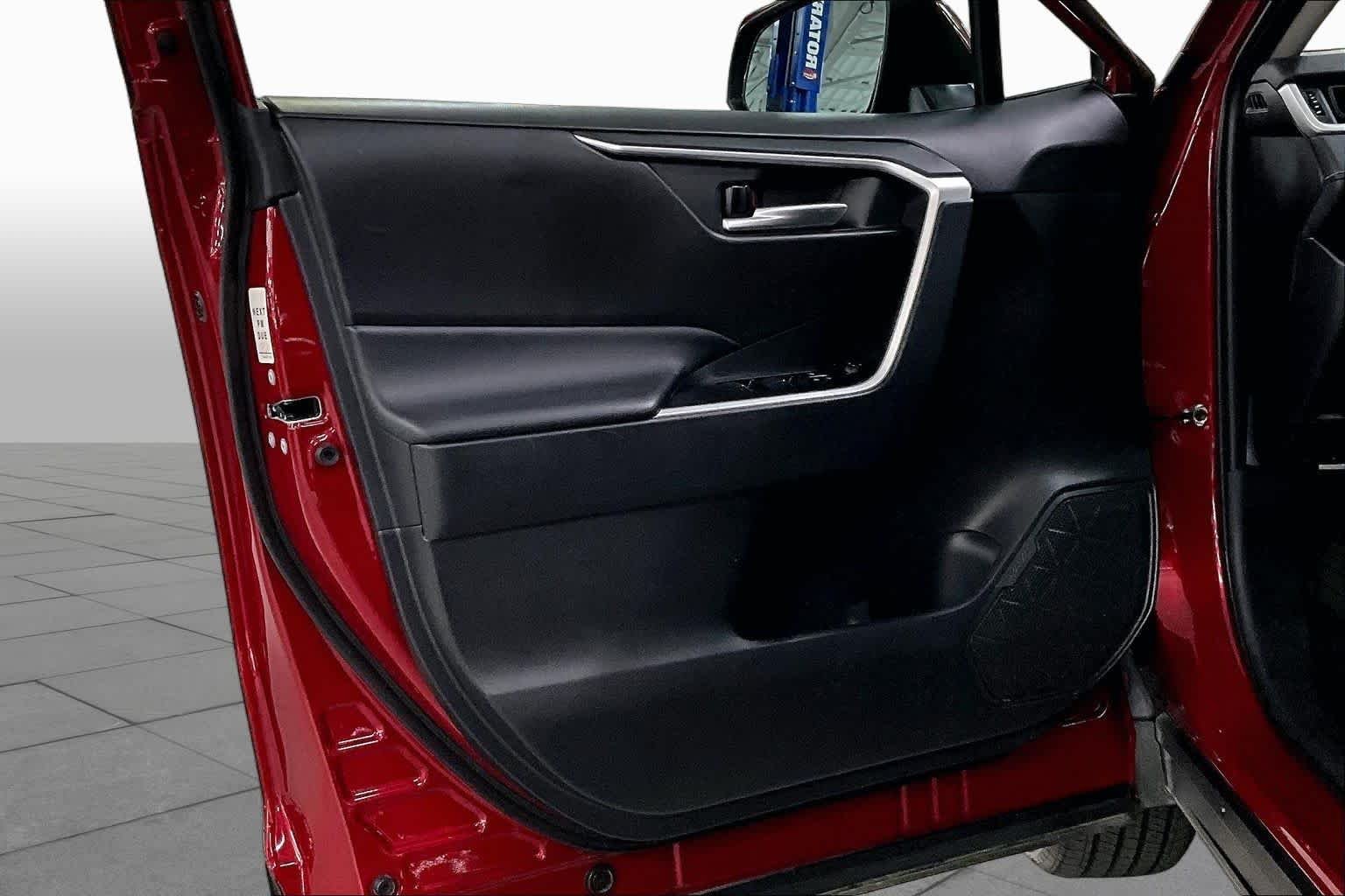 Used 2025 Ruby Flare Pearl Toyota XLE image 22