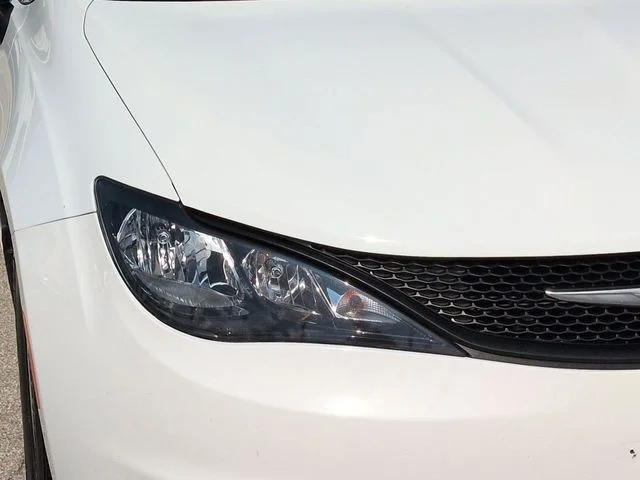Certified Used 2023 Bright White Clearcoat Chrysler LX image 10
