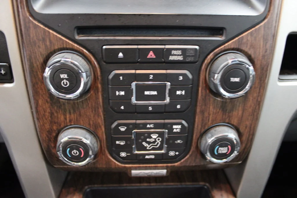 Used 2014 White Platinum Tri-Coat Metallic Ford Lariat image 26