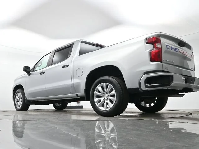 Used 2022 SILVER ICE METALLIC Chevrolet Custom image 26