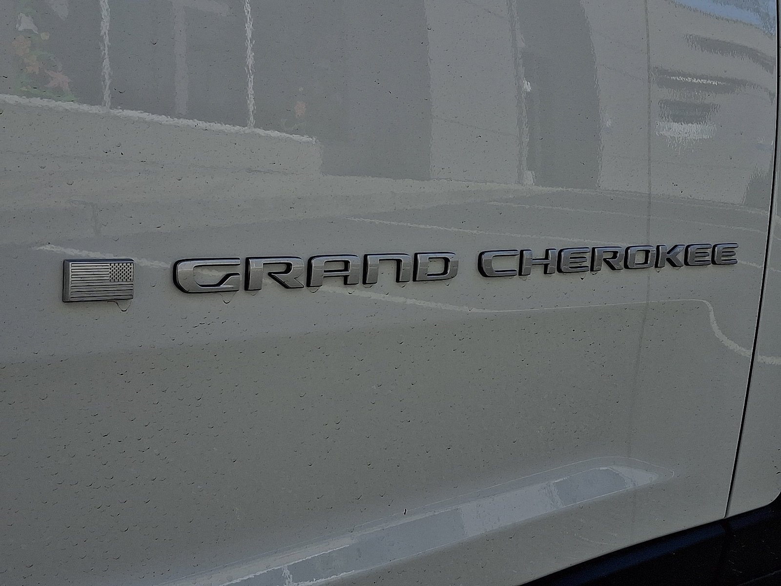 New 2026 Bright White Clear-Coat Exterior Paint Jeep Laredo X image 19