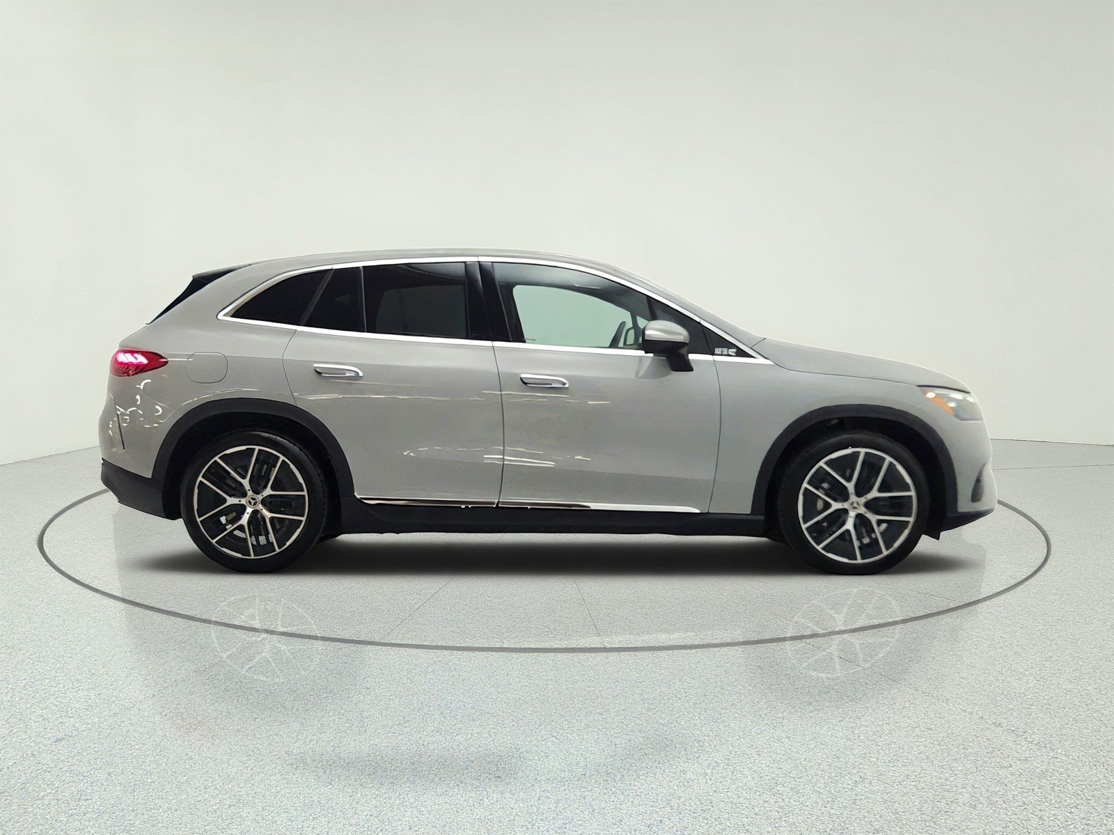 Used 2023 MANUFAKTUR Alpine Grey Mercedes-Benz EQE 350 4MATIC® SUV image 4