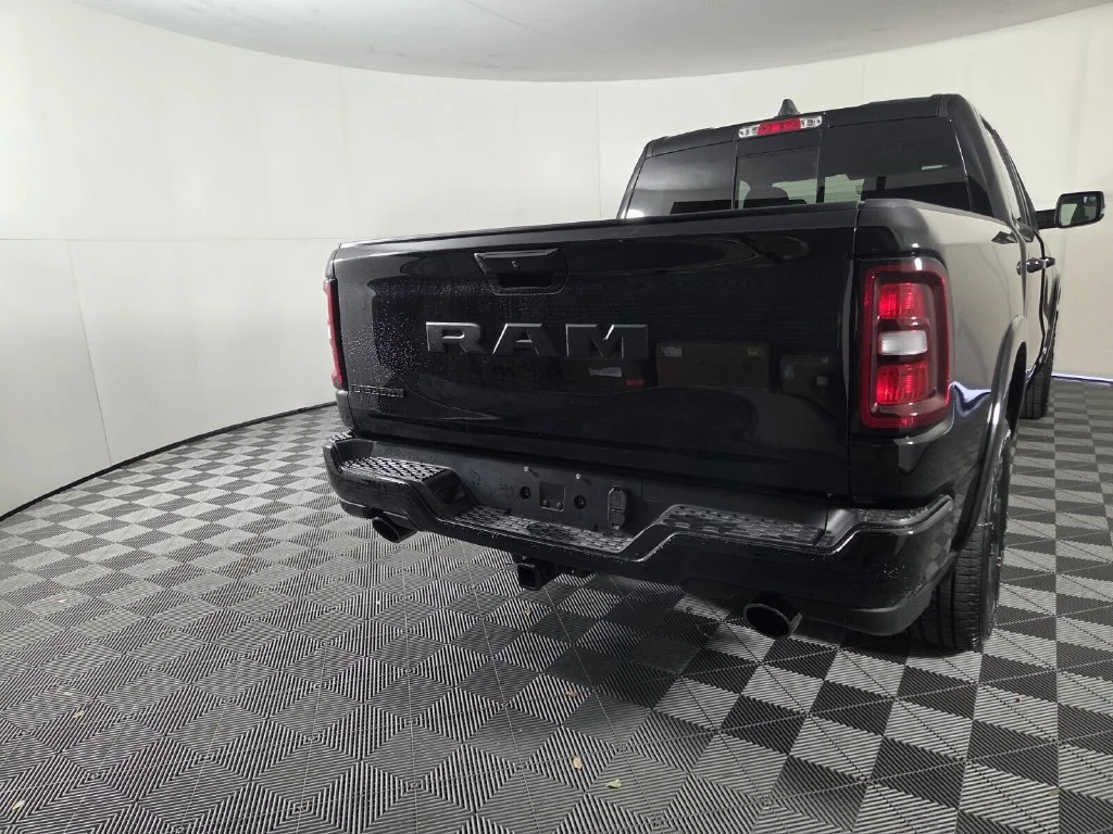 New 2026 Diamond Black Crystal Pearl-Coat Exterior Paint RAM Big Horn image 5