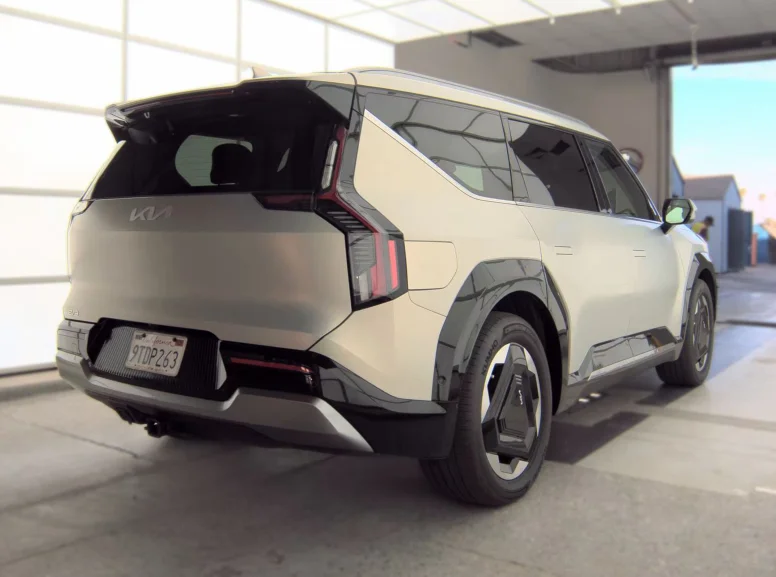 Used 2024 Kia EV9 Land with VIN KNDADFS50R6039847 for sale in Kansas City