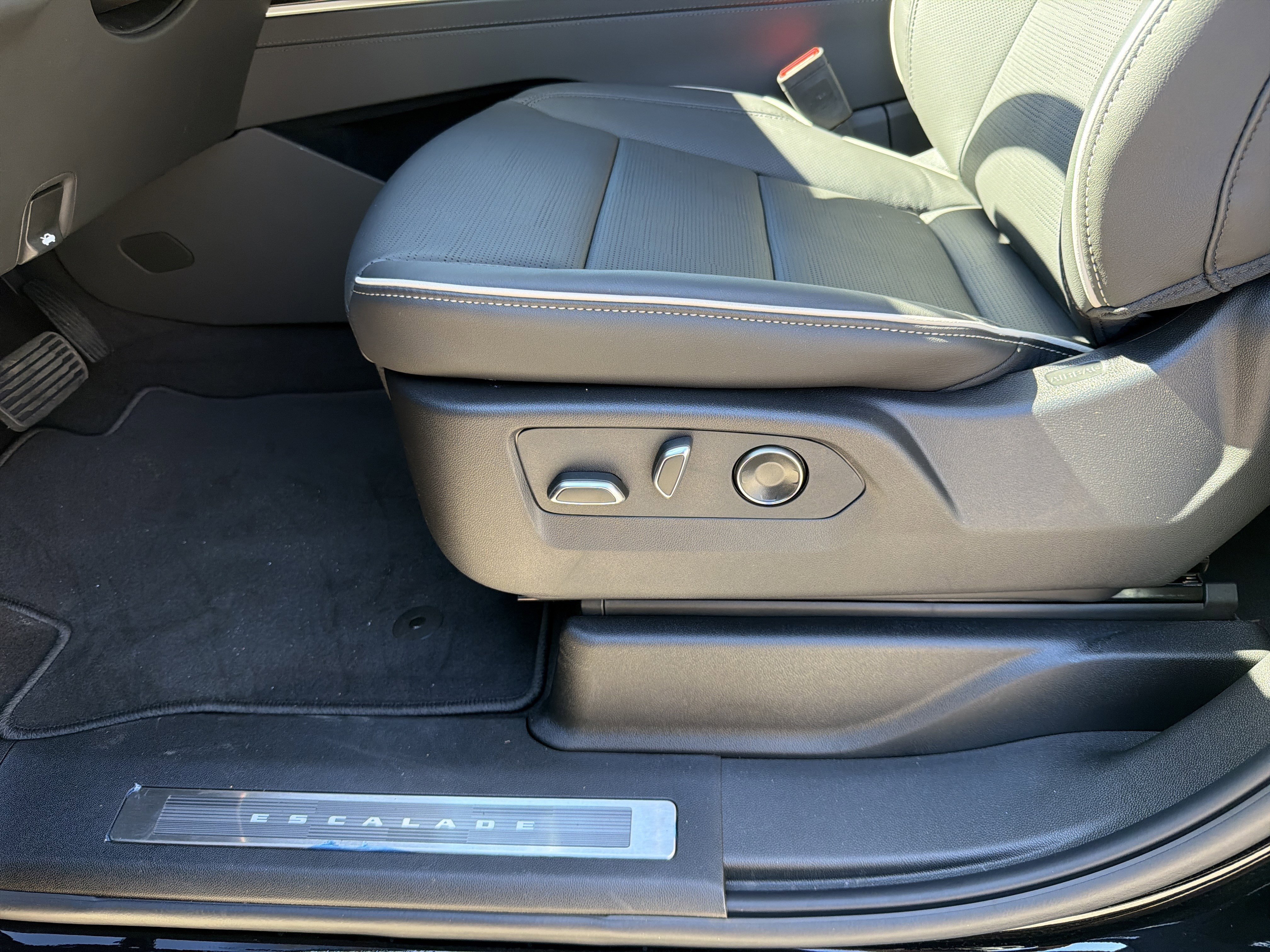 2026 Cadillac Escalade Luxury - Photo 10