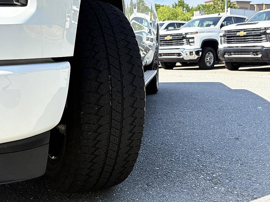Used 2024 Summit White Chevrolet Custom image 21