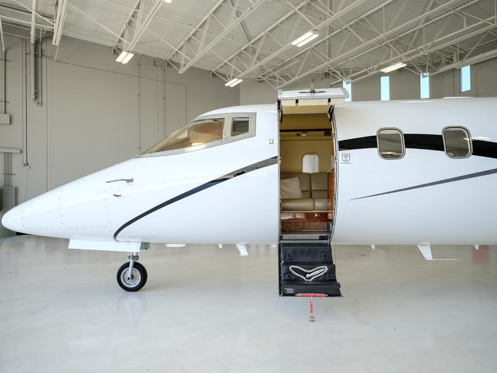 Used 2009 White LEARJET XR image 15