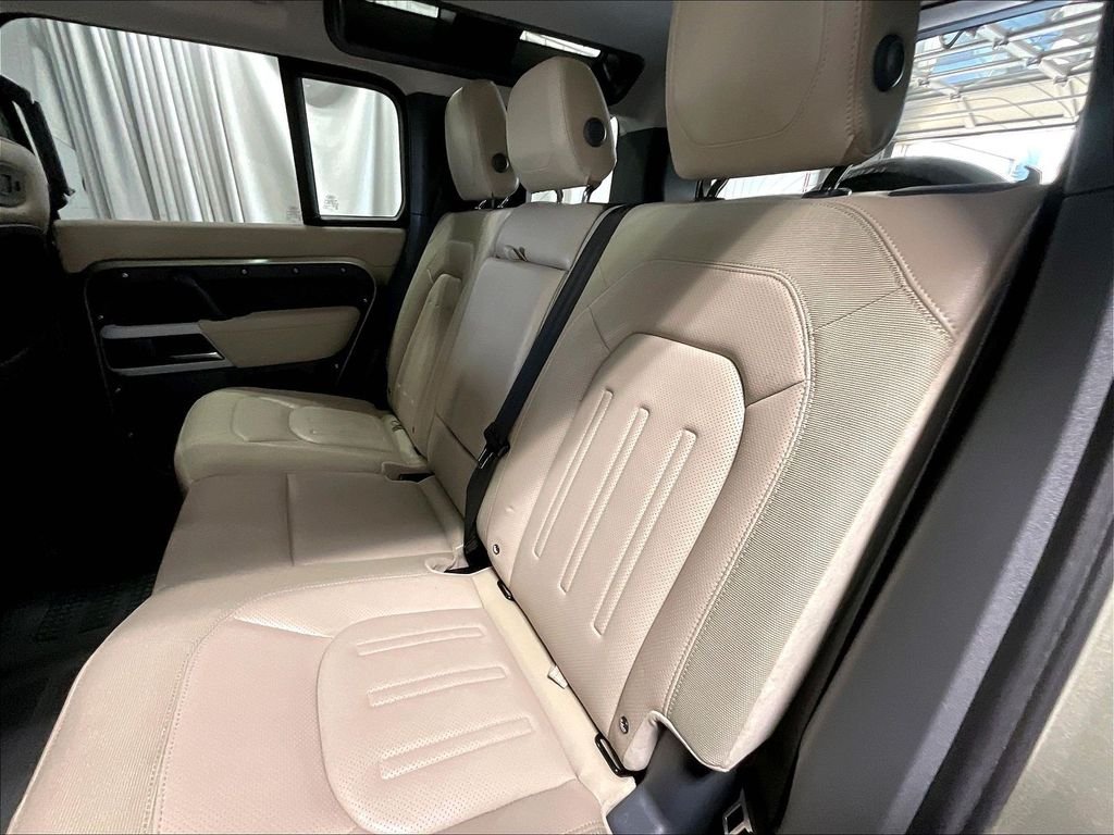 Used 2020 Green Land Rover SE image 15