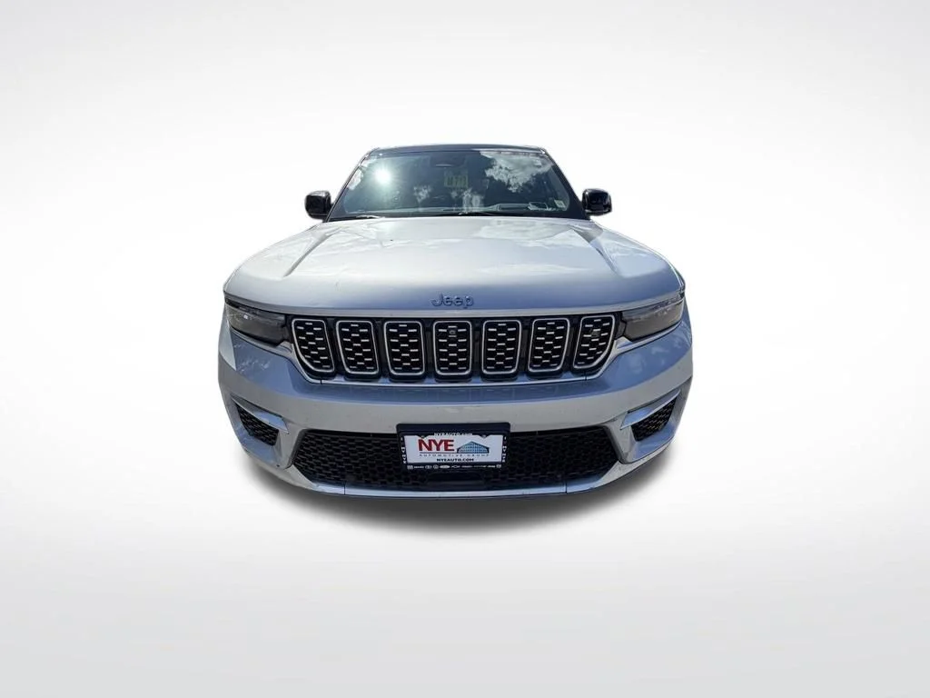 Used 2022 Silver Jeep Summit 4xe image 9