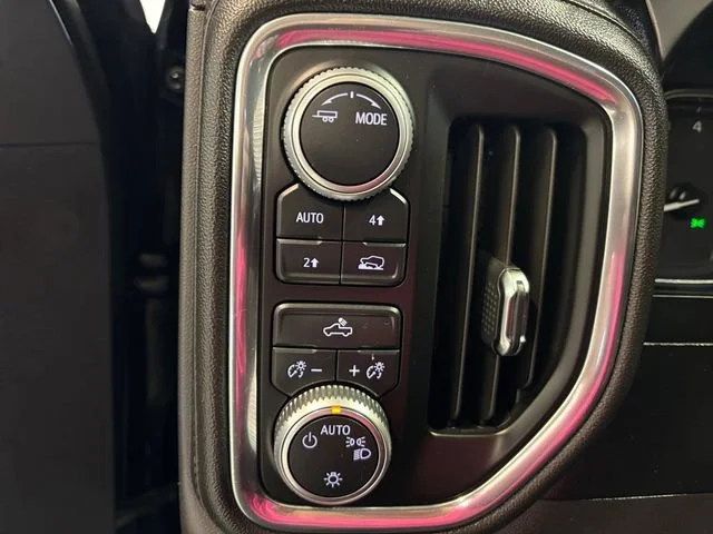 Used 2020 Onyx Black GMC SLE image 22