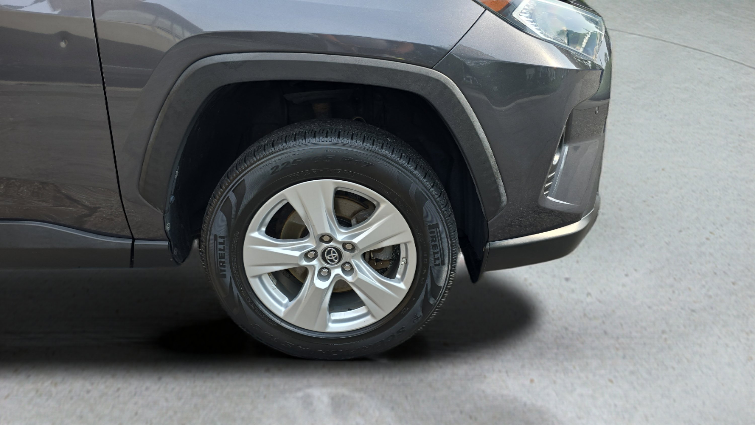 Used 2019 Gray Toyota XLE AWD image 32