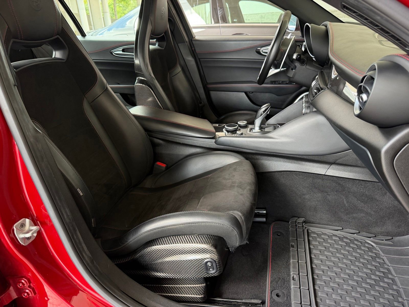 Used 2017  Alfa Romeo Quadrifoglio image 16