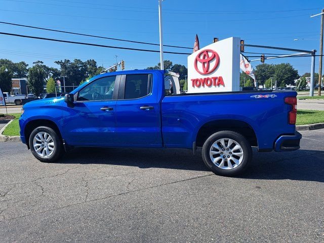 Used 2022 Blue Chevrolet Custom image 12