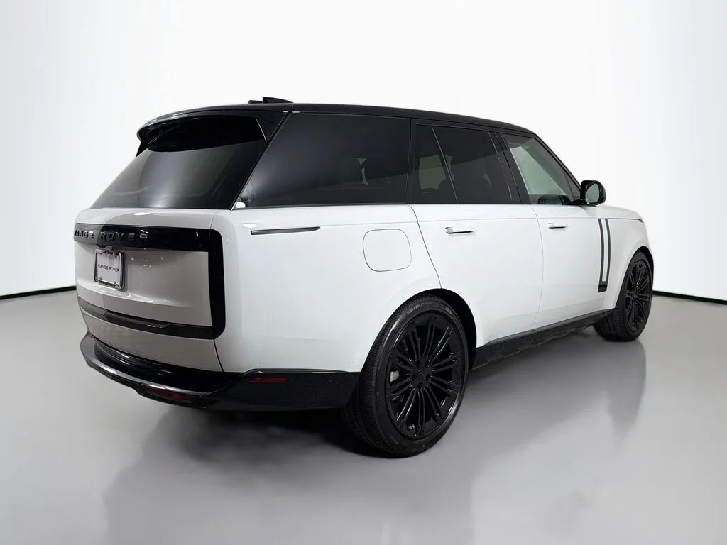 New 2026 Fuji White Land Rover SE image 5