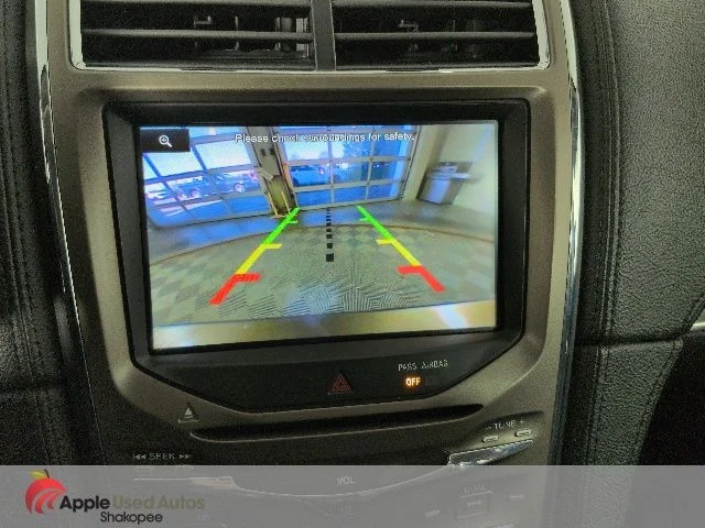 Used 2011  Lincoln Base image 22