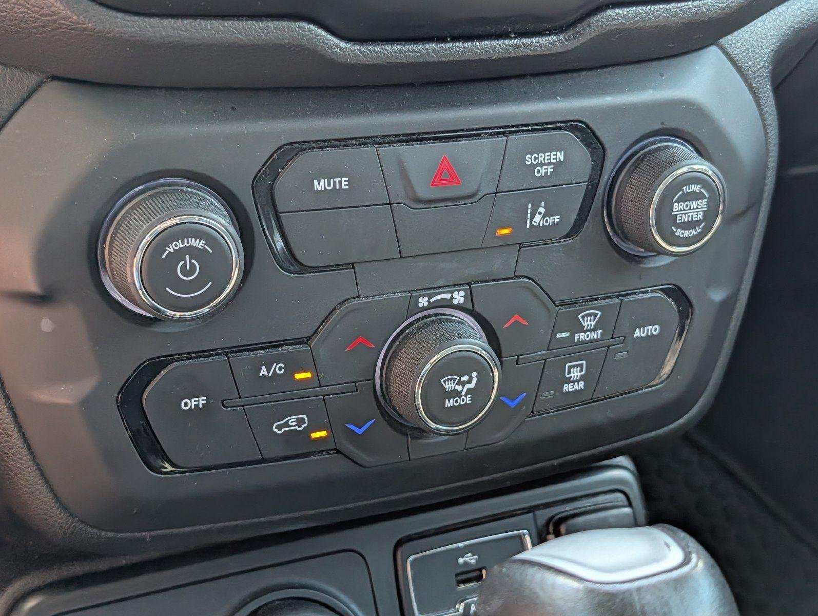 Used 2023 Alpine White Clearcoat Jeep Trailhawk image 18