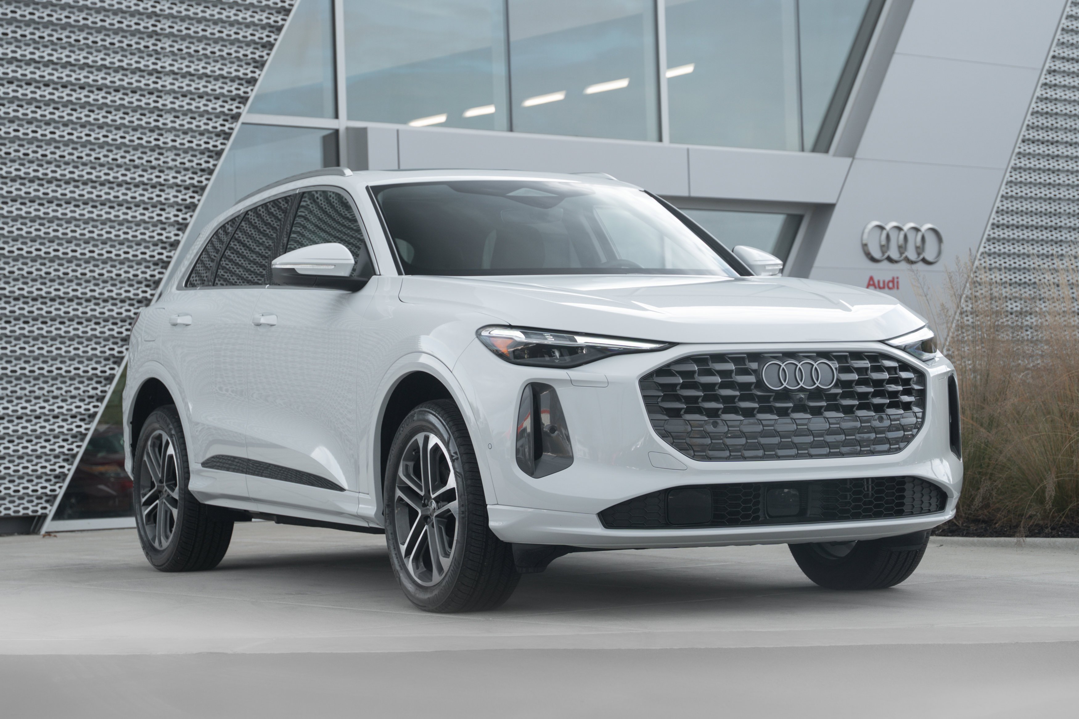 2025 Audi Q5 40 Premium Plus's photo