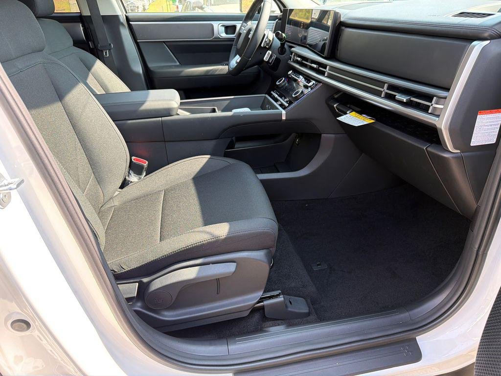 New 2026 White Hyundai SE image 13