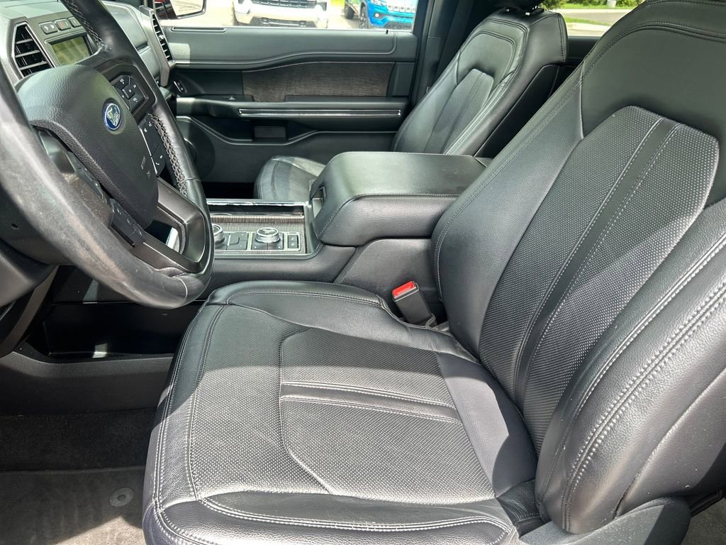 Used 2019  Ford Limited image 12